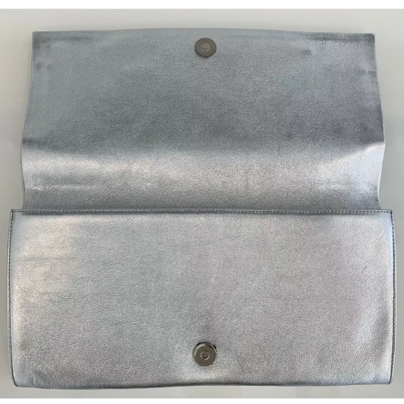 RENE CAOVILLA METALLIC SILVER LEATHER EMBELLISHED CLUTCH - Picture 12 of 13